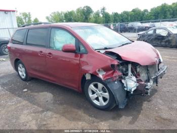  Salvage Toyota Sienna