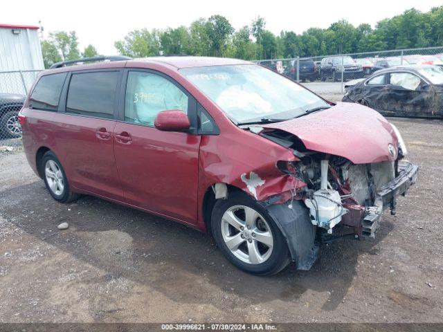  Salvage Toyota Sienna