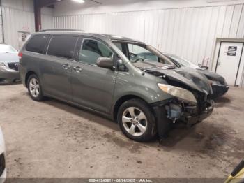  Salvage Toyota Sienna