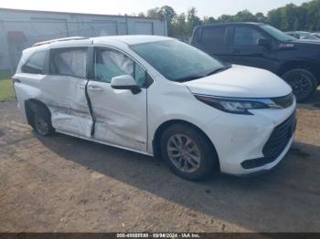  Salvage Toyota Sienna