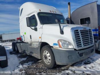  Salvage Freightliner Cascadia 125