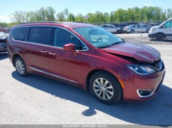  Salvage Chrysler Pacifica