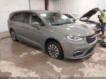  Salvage Chrysler Pacifica