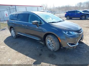  Salvage Chrysler Pacifica