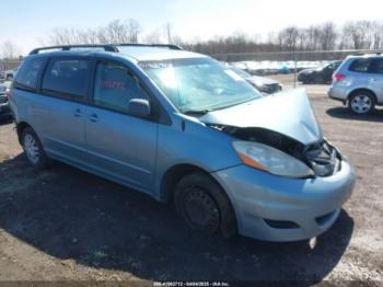  Salvage Toyota Sienna