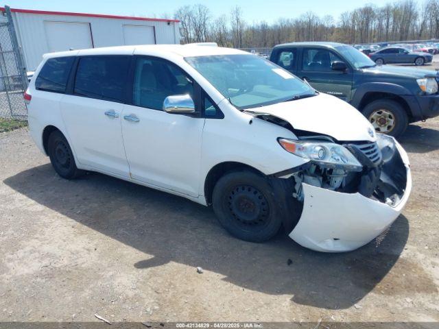  Salvage Toyota Sienna