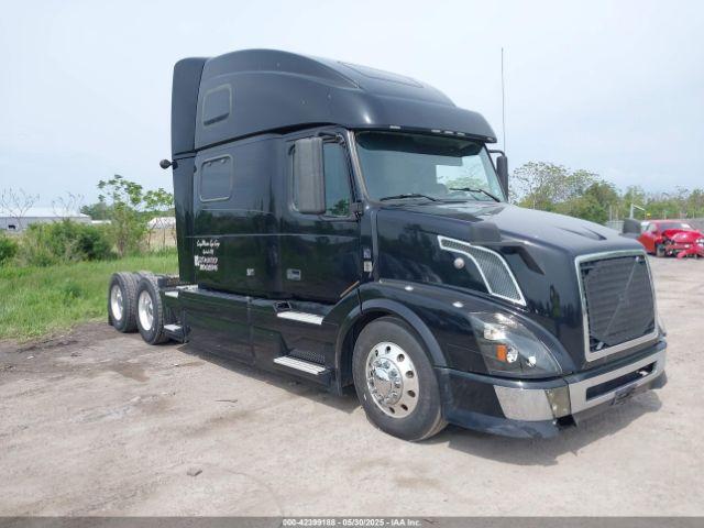  Salvage Volvo Vn
