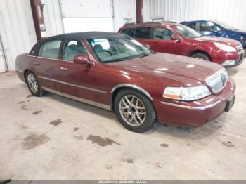  Salvage Lincoln Towncar
