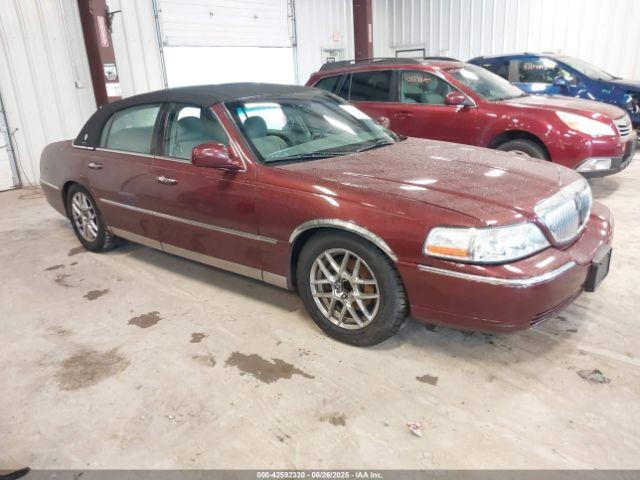  Salvage Lincoln Towncar