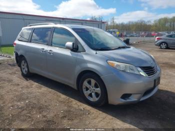  Salvage Toyota Sienna