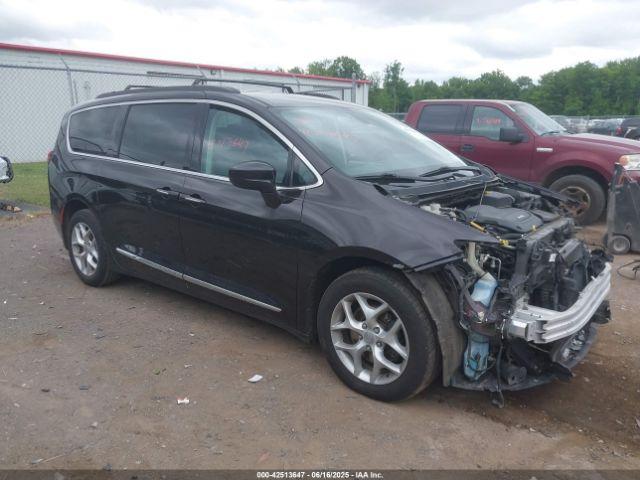 Salvage Chrysler Pacifica
