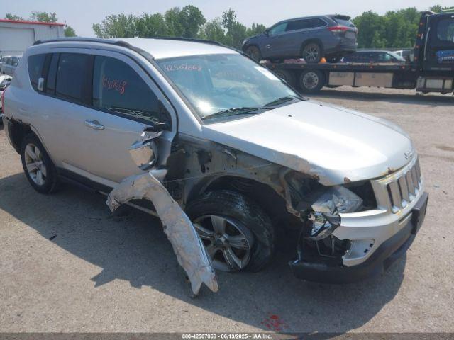  Salvage Jeep Compass