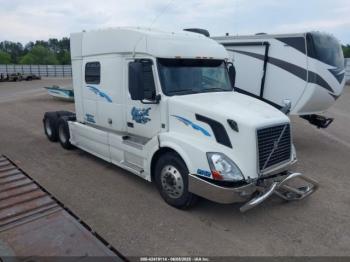  Salvage Volvo Vn