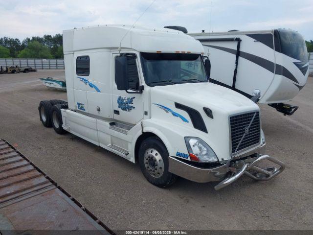  Salvage Volvo Vn