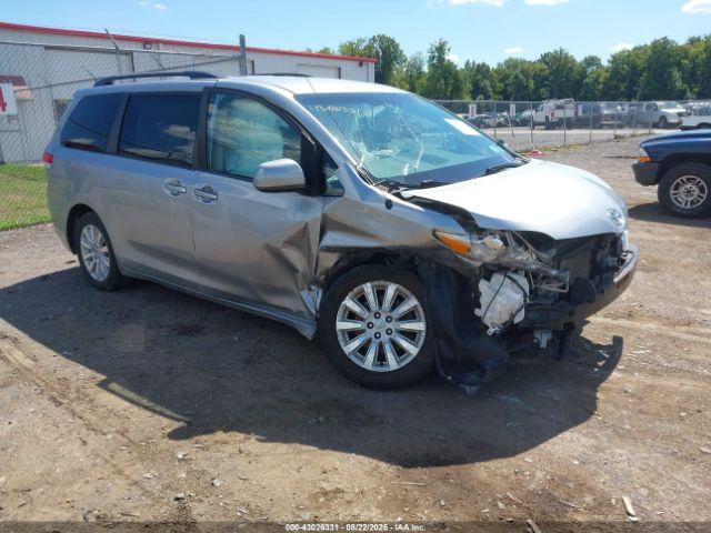  Salvage Toyota Sienna