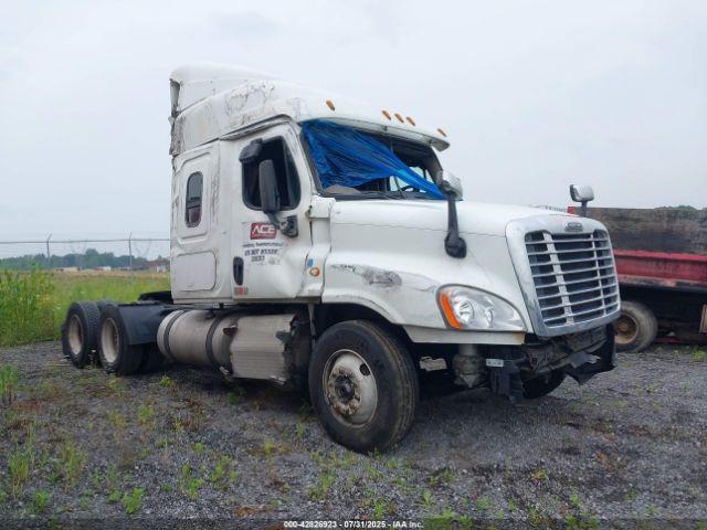  Salvage Freightliner Cascadia 125
