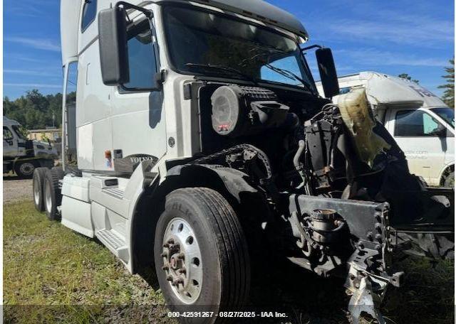  Salvage Volvo Vn