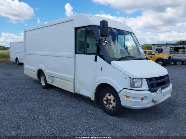  Salvage Isuzu Commercial Van