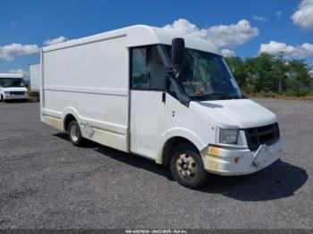  Salvage Isuzu Commercial Van