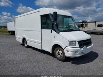  Salvage Isuzu Commercial Van