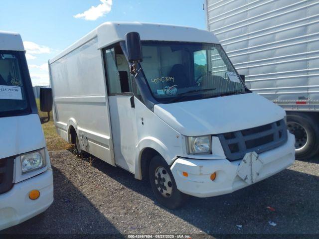  Salvage Isuzu Commercial Van