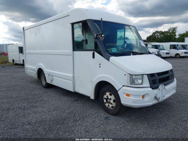  Salvage Isuzu Commercial Van