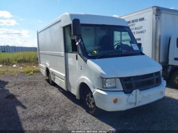  Salvage Isuzu Commercial Van