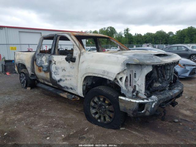  Salvage Chevrolet Silverado 2500