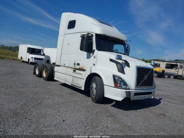  Salvage Volvo Vn