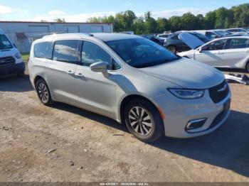  Salvage Chrysler Pacifica