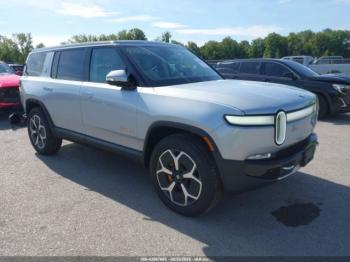  Salvage Rivian R1s