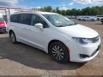  Salvage Chrysler Pacifica