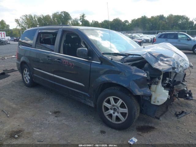  Salvage Chrysler Town & Country