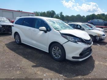  Salvage Toyota Sienna