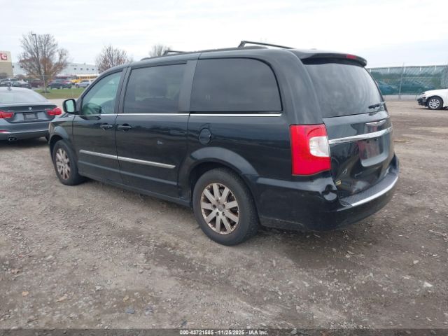 Chrysler Town & Country Touring Image 13