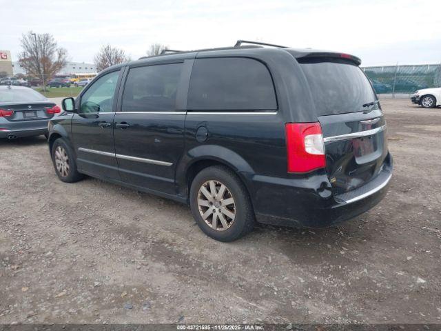 Chrysler Town & Country Touring Image 13