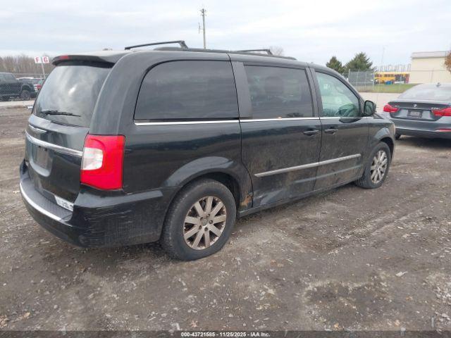 Chrysler Town & Country Touring Image 8
