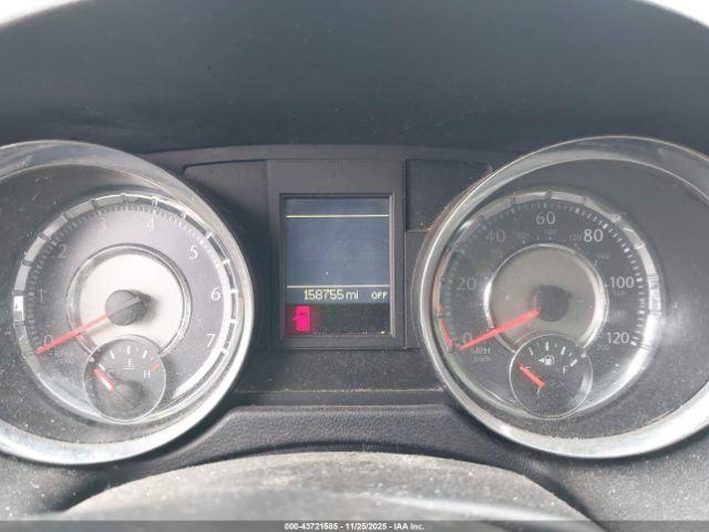 Chrysler Town & Country Touring Image 10