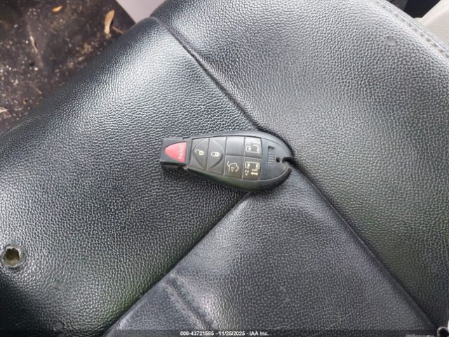 Chrysler Town & Country Touring Image 11