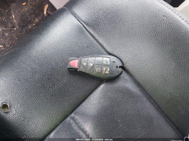 Chrysler Town & Country Touring Image 11