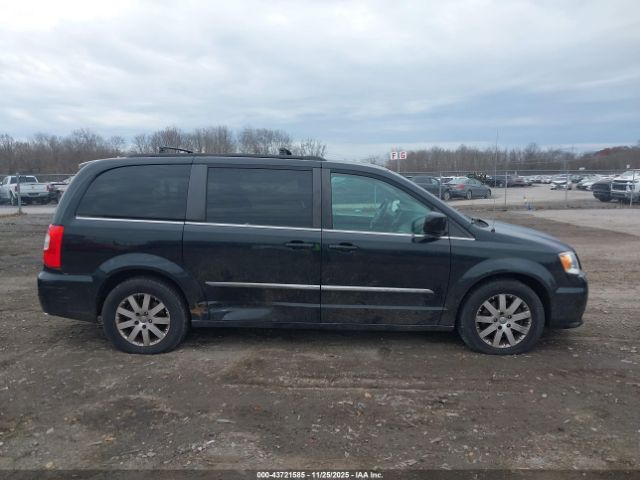Chrysler Town & Country Touring Image 15