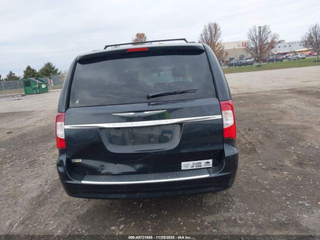 Chrysler Town & Country Touring Image 4