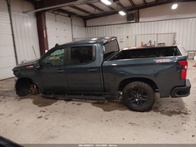 Chevrolet Silverado 1500 Custom Trail Boss Image 11