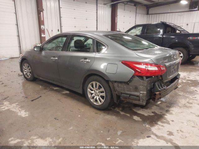 Nissan Altima Image 10