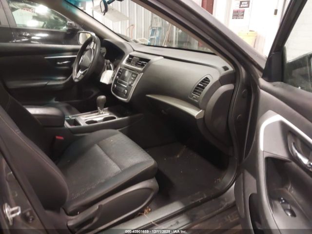 Nissan Altima Image 4