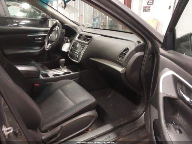 Nissan Altima Image 4