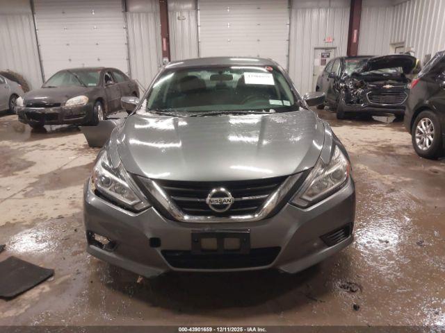 Nissan Altima Image 17