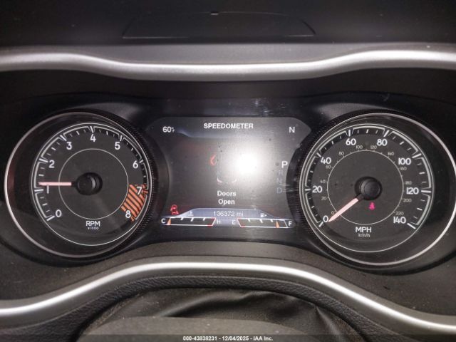 Jeep Cherokee Trailhawk Image 8