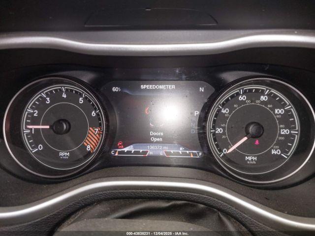 Jeep Cherokee Trailhawk Image 8