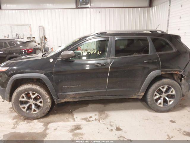 Jeep Cherokee Trailhawk Image 11